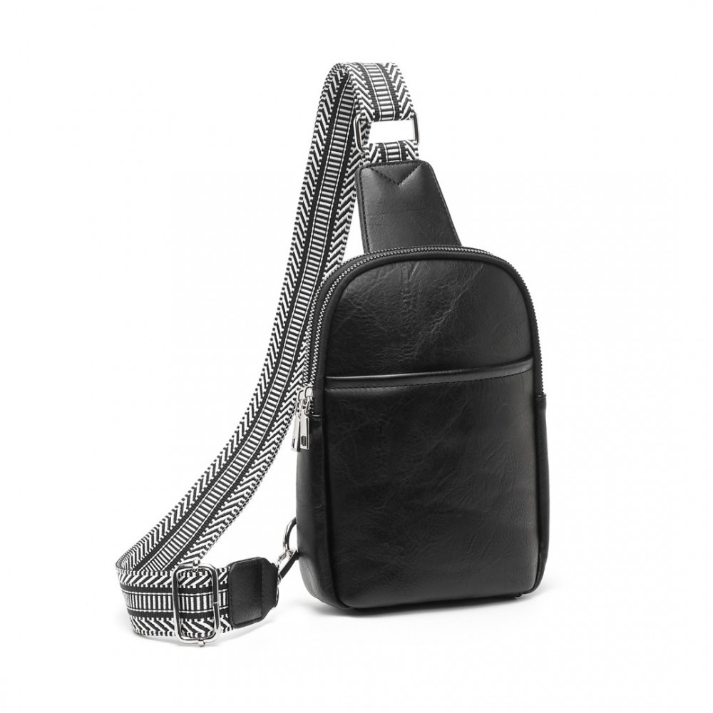 Czarna Torebka Saszetka Crossbody na Klatkę Piersiową Carel 