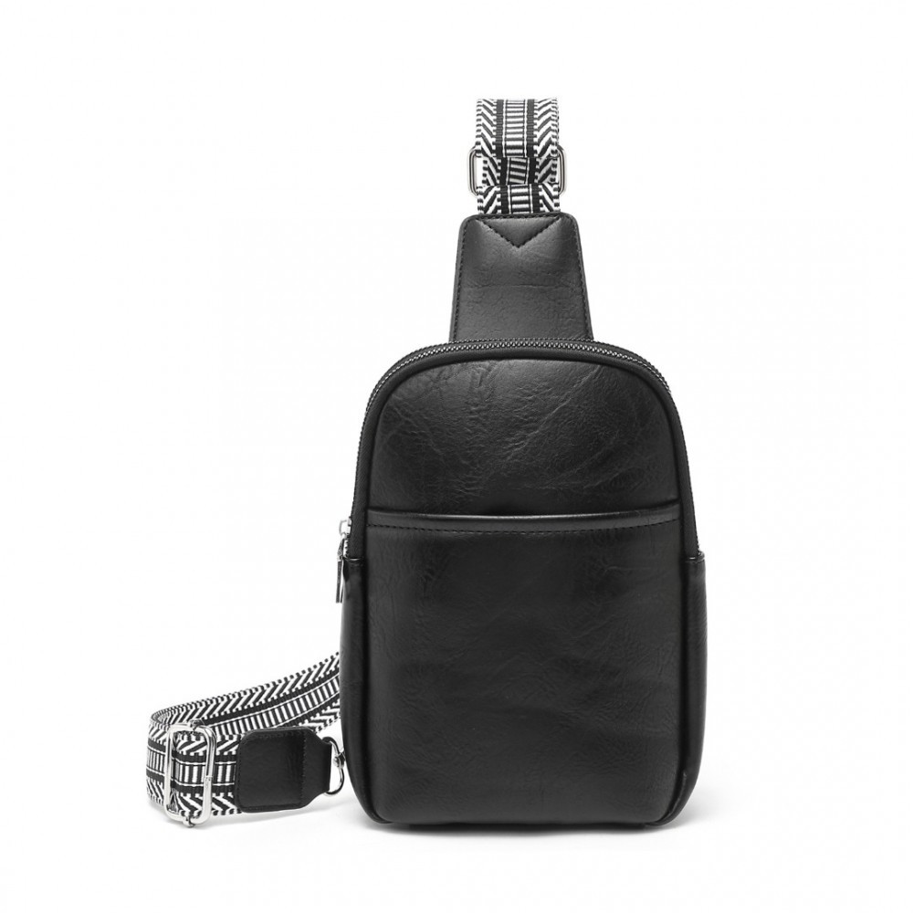 Czarna Torebka Saszetka Crossbody na Klatkę Piersiową Carel 