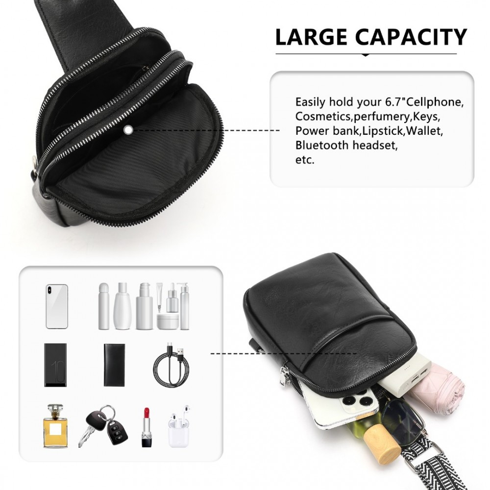 Czarna Torebka Saszetka Crossbody na Klatkę Piersiową Carel 