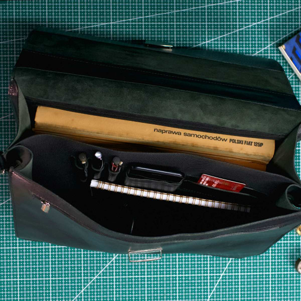 Czarna Teczka Vintage z klamrą Skórzana do Pracy na ramię Belveder BV41 