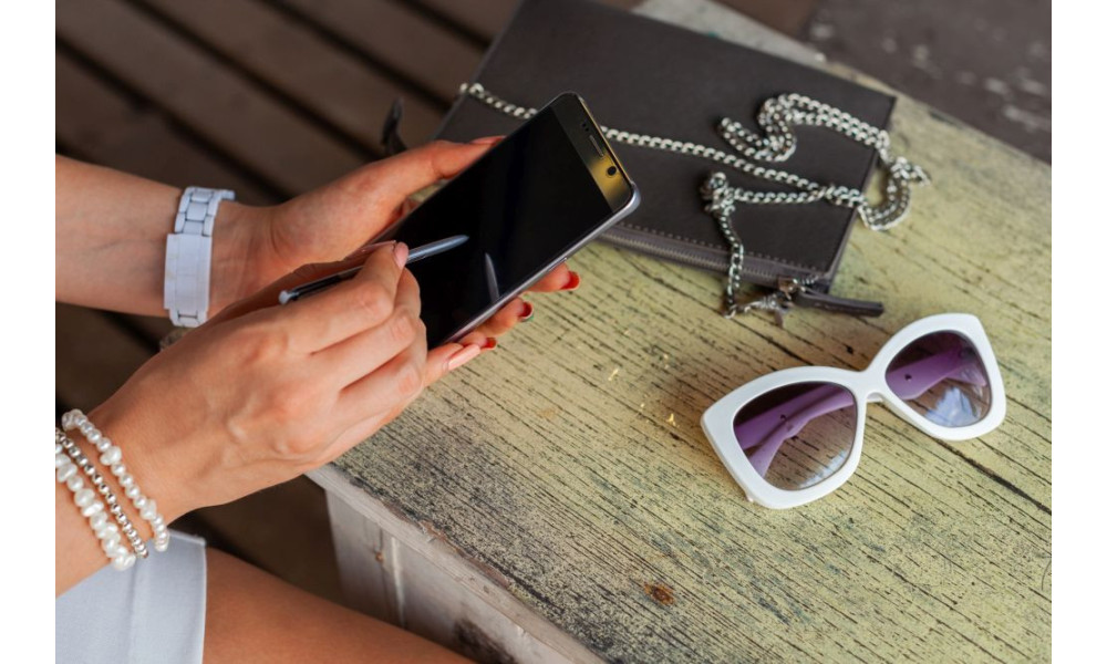 Nowoczesne portfele z etui na telefon. Poznaj najnowszy hit tego sezonu!